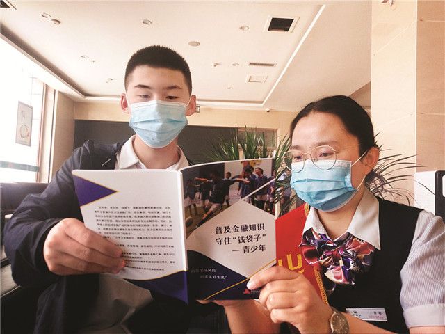 4-厅堂对接精准宣传——浑源县联社胡文杰摄