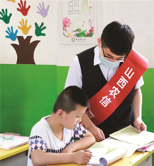 4-宣传入校培养意识——临县联社高泽宇摄