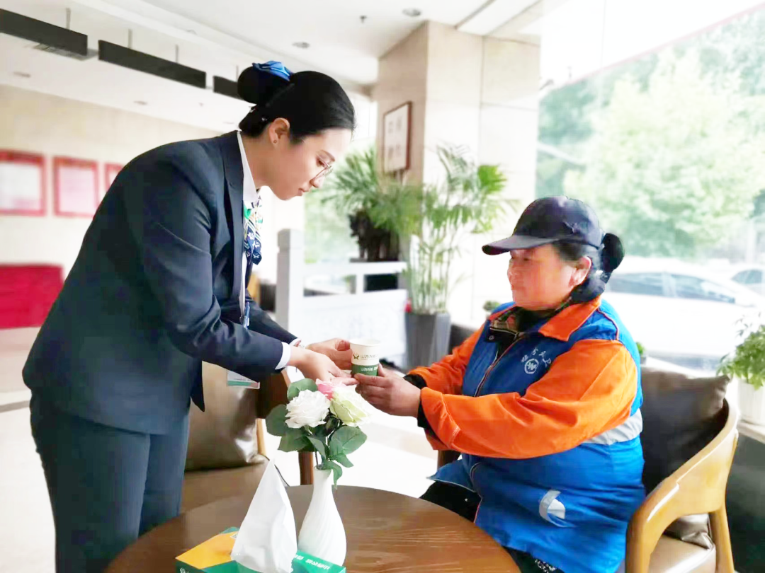 尧都农商银行东城支行“户外劳动者爱心驿站”获评全国最美驿站