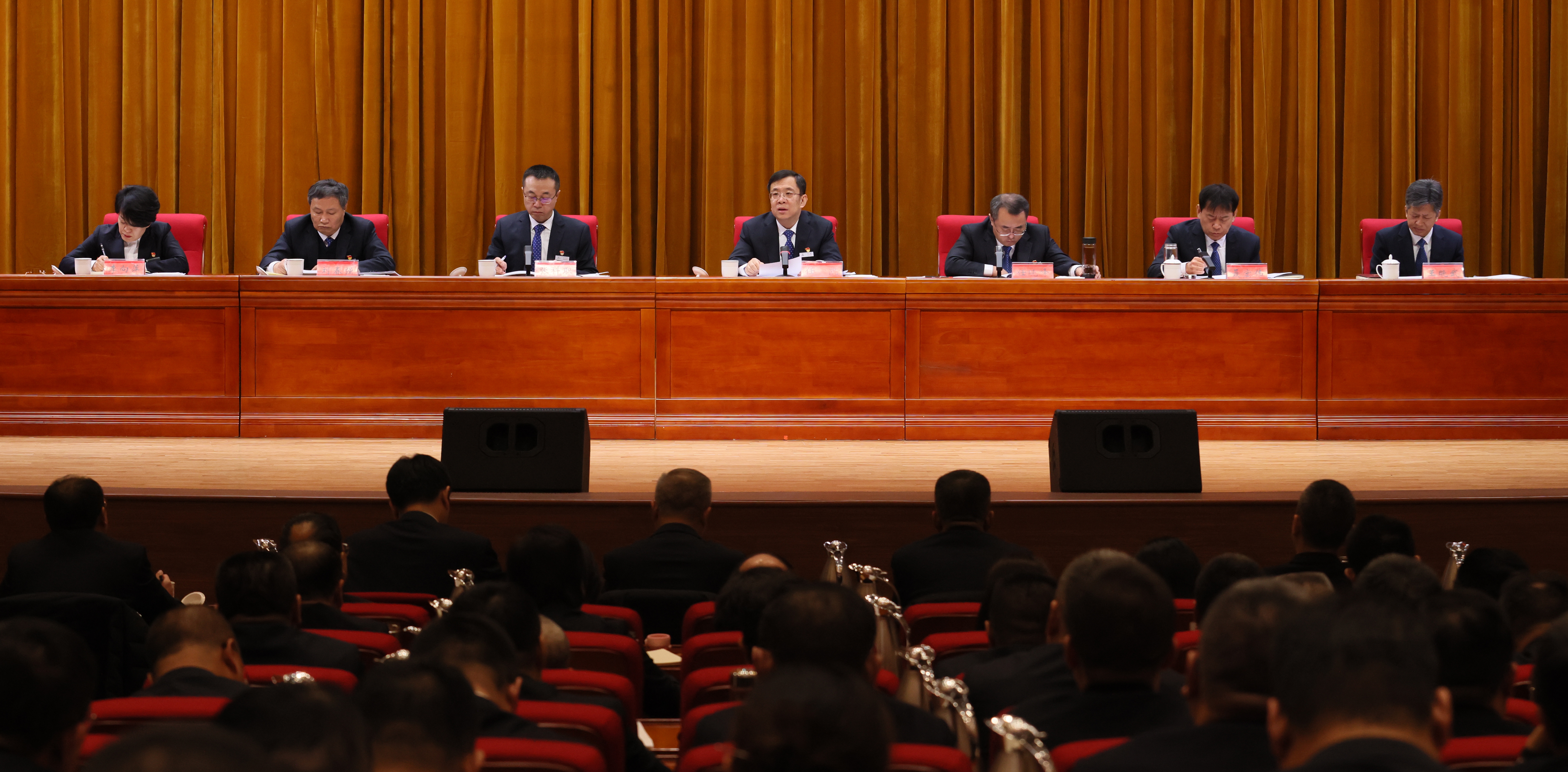 坚持强化党建统领 坚定走高质量发展道路 做践行金融政治性人民性的排头兵
